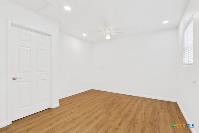Building Photo - 761 Whippoorwill Dr