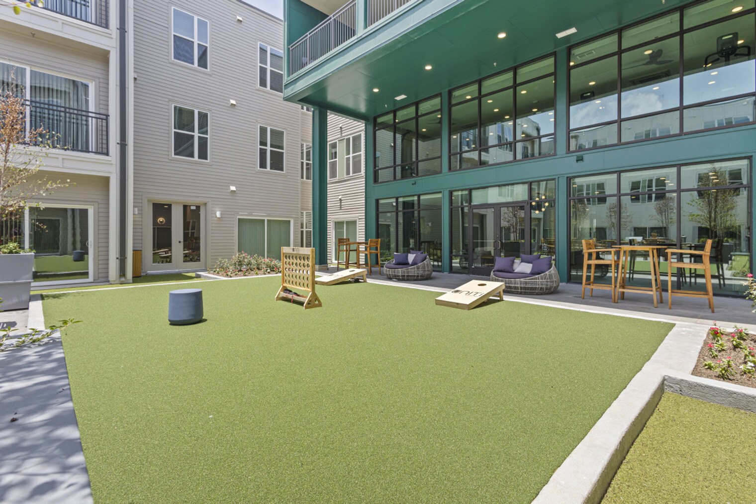 Building Photo - 596 W 9th St