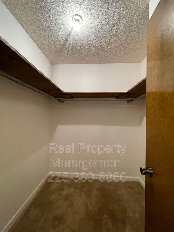 Building Photo - 6428 Chippendale Dr