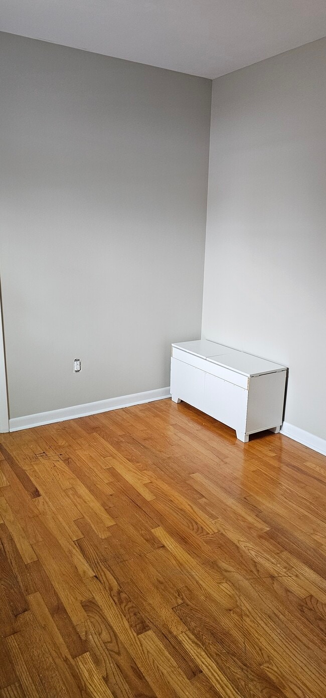 Building Photo - 7501 Walnut Ave