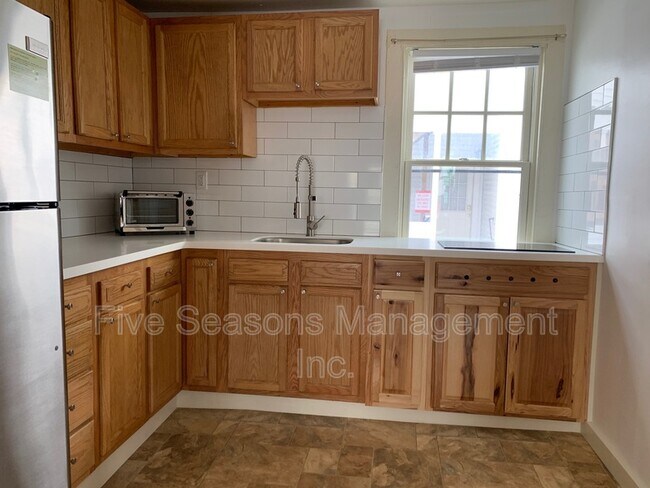 Building Photo - 32 Intervale Ave