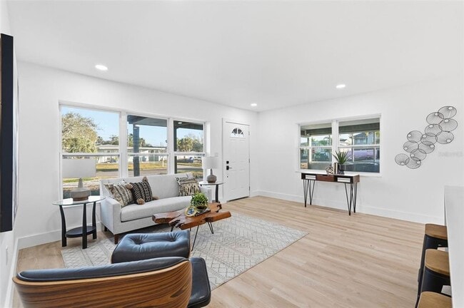 Building Photo - 2470 Del Rio Way