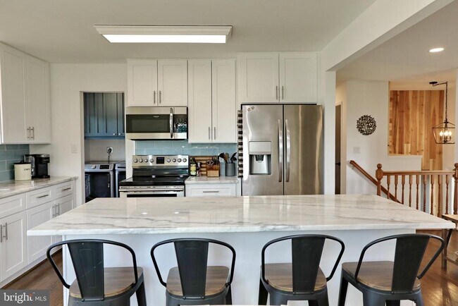 Building Photo - 8530 Wedding Dr