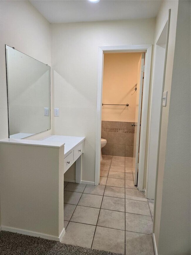 Building Photo - 6704 Clubway Ln