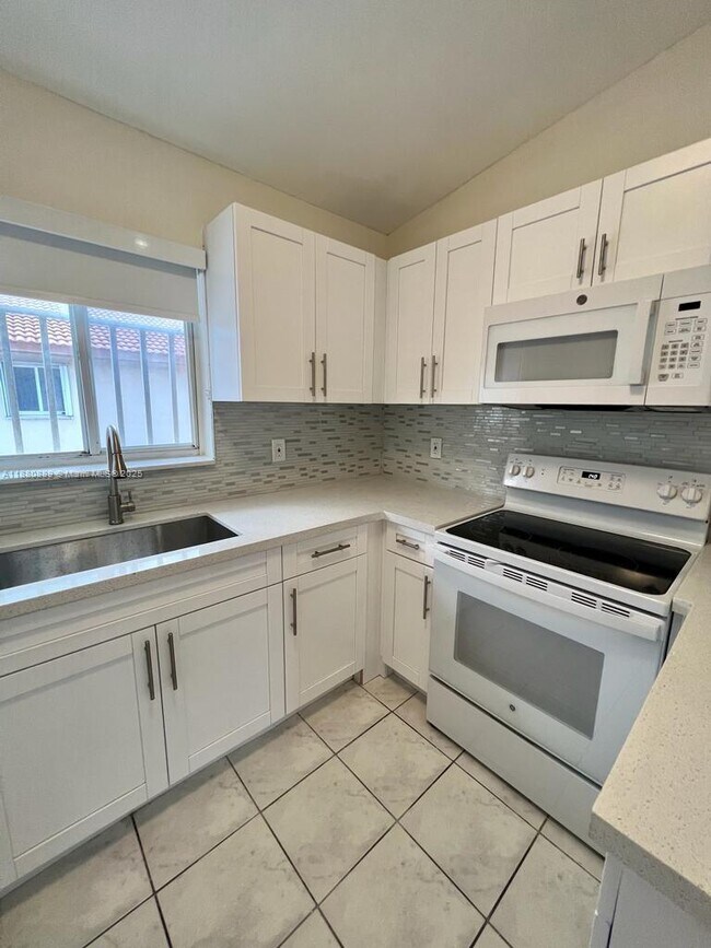 Building Photo - 2208 W 74th St