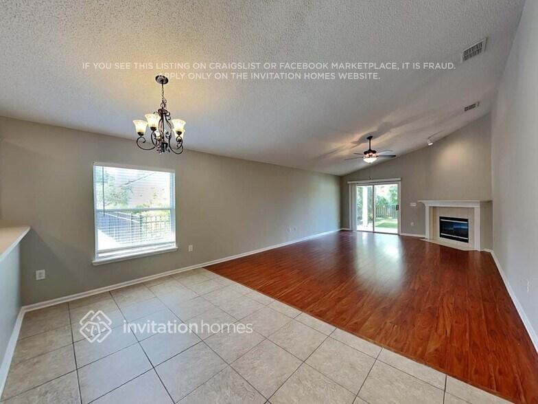 Building Photo - 909 N Lilac Loop