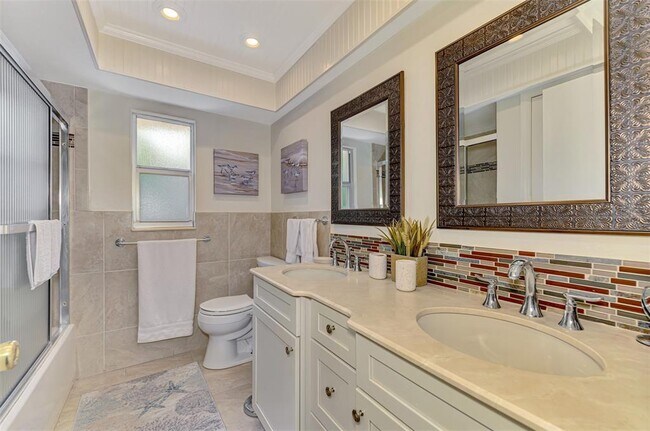 Building Photo - 4946 Commonwealth Dr