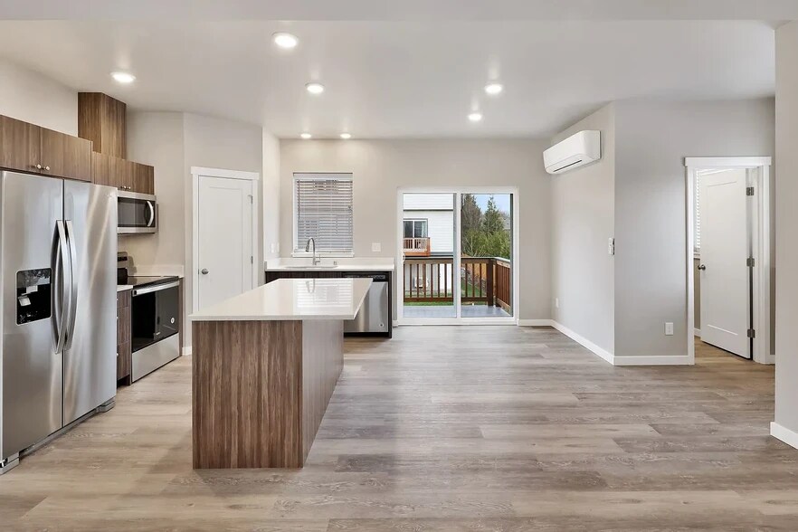 Building Photo - 1825 Eastgate Loop