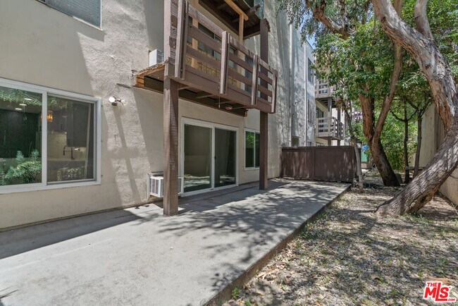 Building Photo - 320 S Ardmore Ave