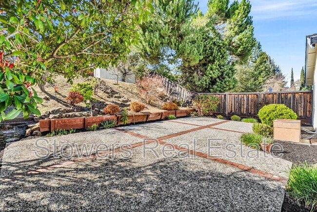 Building Photo - 2940 Sombrero Cir