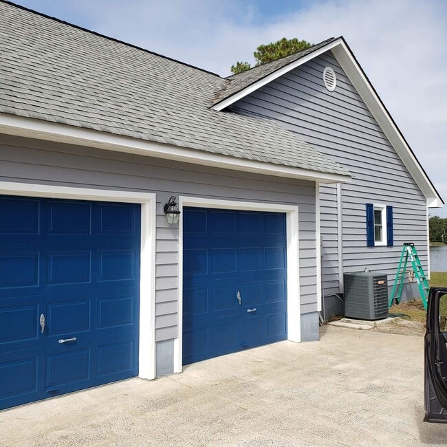 Building Photo - Beautiful Home on Lake Clermont
