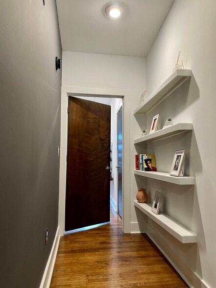 Building Photo - 1253 Caroline St NE