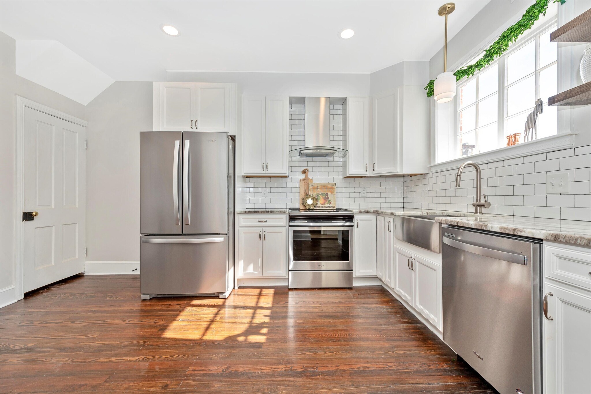 Building Photo - 6 W 4th St