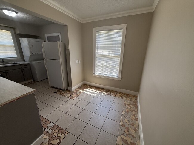 Building Photo - 1621 Glenview Ave