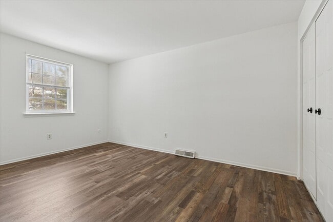 Building Photo - Available now, 3B/2.5B Two Story Townhome in Butler Park!