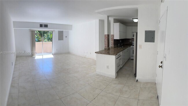 Building Photo - 2201 Brickell Ave