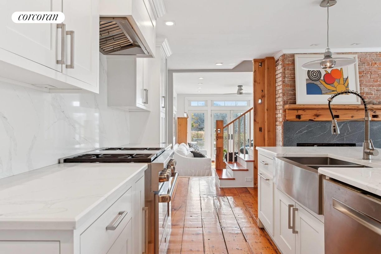 Building Photo - 311 Main St