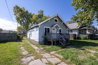 Building Photo - Spacious 2 bedroom/1 bathroom House in Council Bluffs, IA