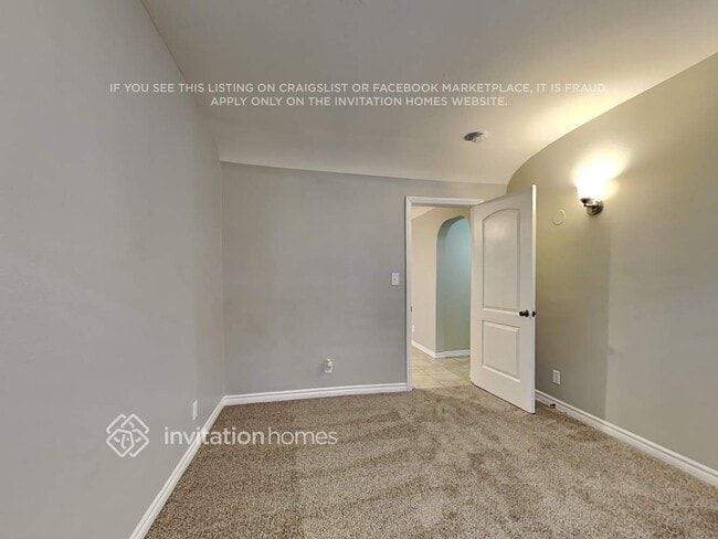 Building Photo - 758 W 104th St