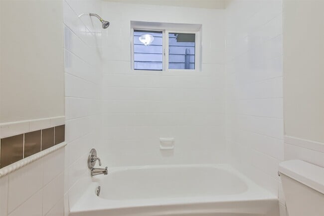 Building Photo - 5518 Ashgate Dr