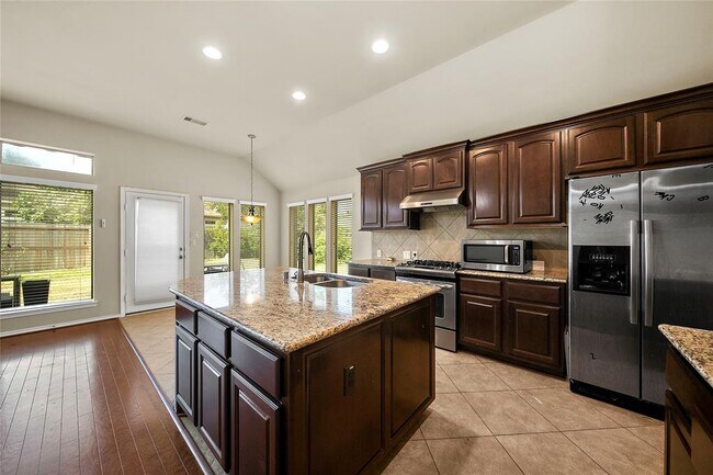 Building Photo - 2801 Enchanted Lake Dr