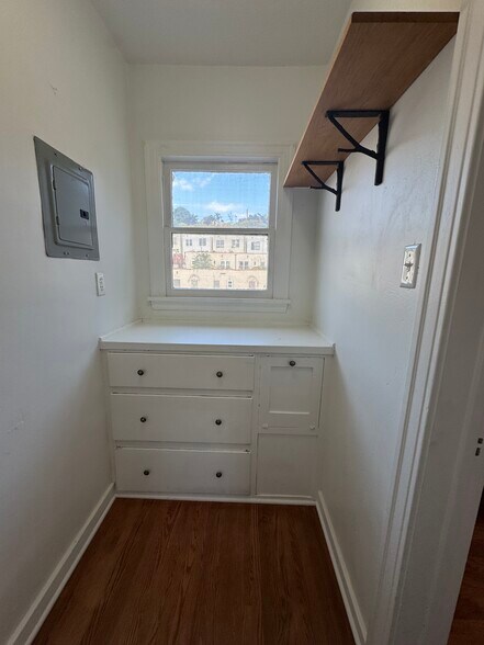 built in dresser - 3350 Hamilton Way