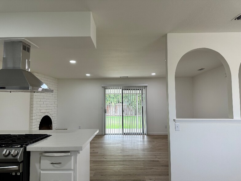 Building Photo - 1038 S Kent Ct