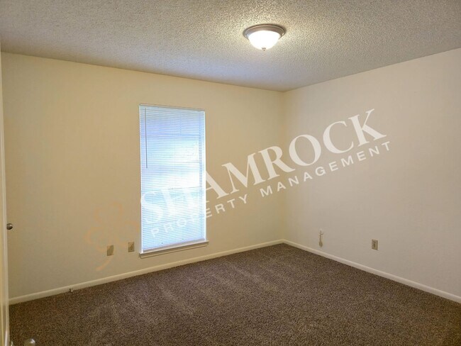 Building Photo - 3/2 Duplex in Waco ISD!