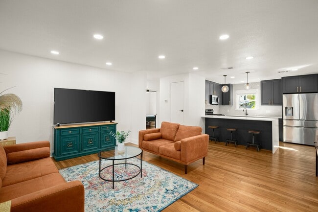 Building Photo - 1207 Romeria Dr