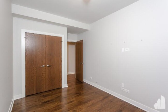 Building Photo - bedroom in Chicago IL 60614