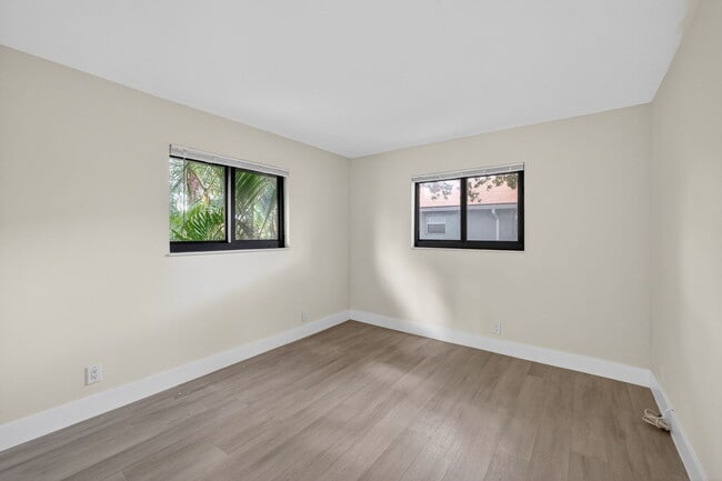 Building Photo - Wilton Manors