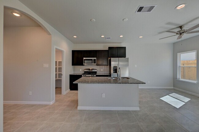 Building Photo - 11857 E Gate Dr