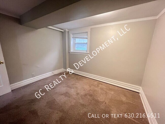Building Photo - 5410 W Berteau Ave