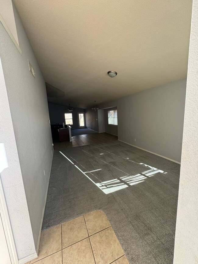 Building Photo - Charming smart 3BR House in El Paso with S...