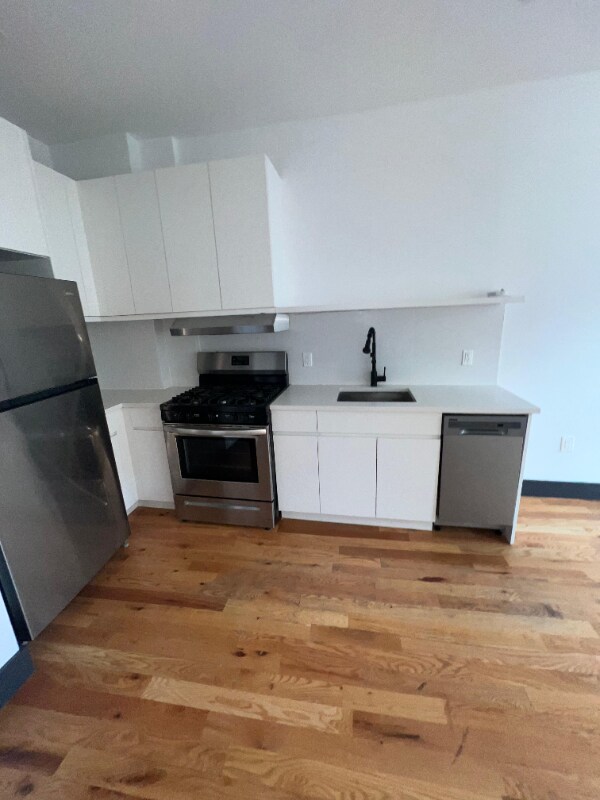 Building Photo - 568 Communipaw Ave