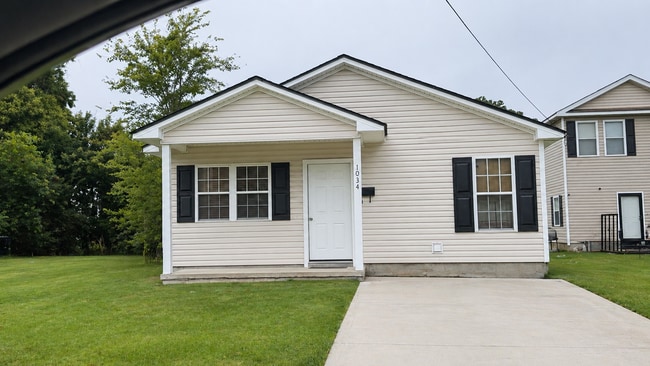Building Photo - Home located in the Heart of Elizabeth City.