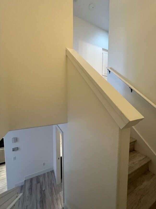 Building Photo - OB Beach House! 3 Bed 2.5 Bath A Block From the Water