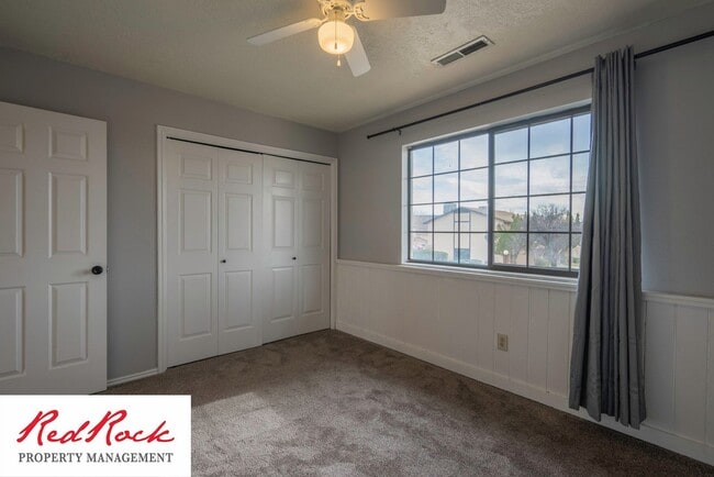 Building Photo - 2 Bedroom Townhome with Balcony in Color View Community