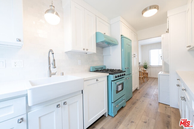 Building Photo - 314 N Venice Blvd