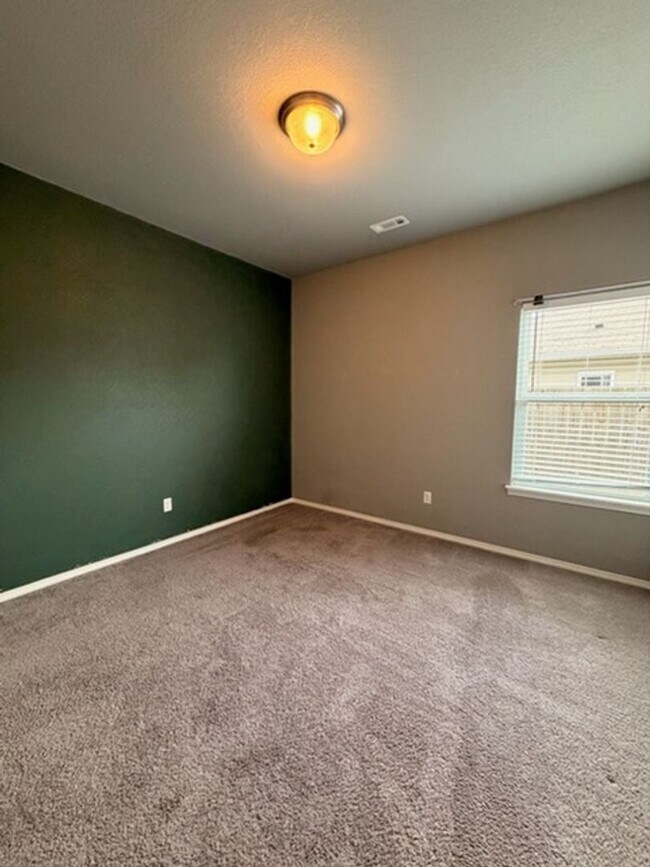 Building Photo - Beautiful 3BR/2BA House in Centerton with 2-Car Garage