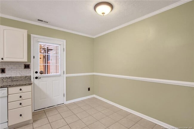 Building Photo - 425 Cityview Ln