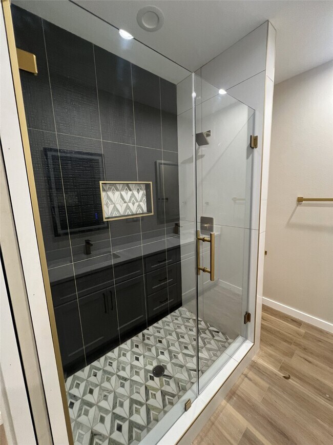 Building Photo - 5325 Kenilwood Dr