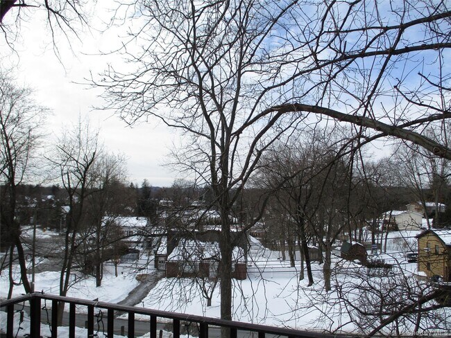 Building Photo - 2 W Lawrence Park Dr