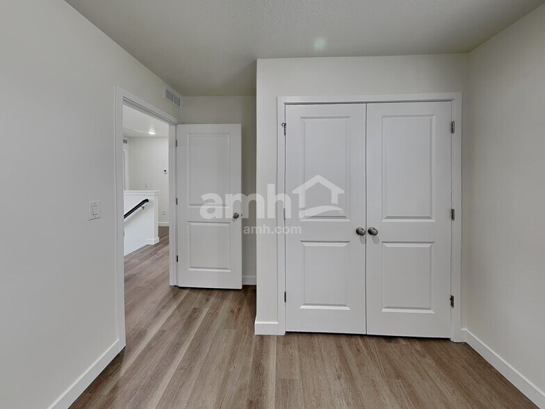 Building Photo - 1244 W Mahogany St