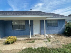 Building Photo - 3 Bedroom House in Carrollton, TX