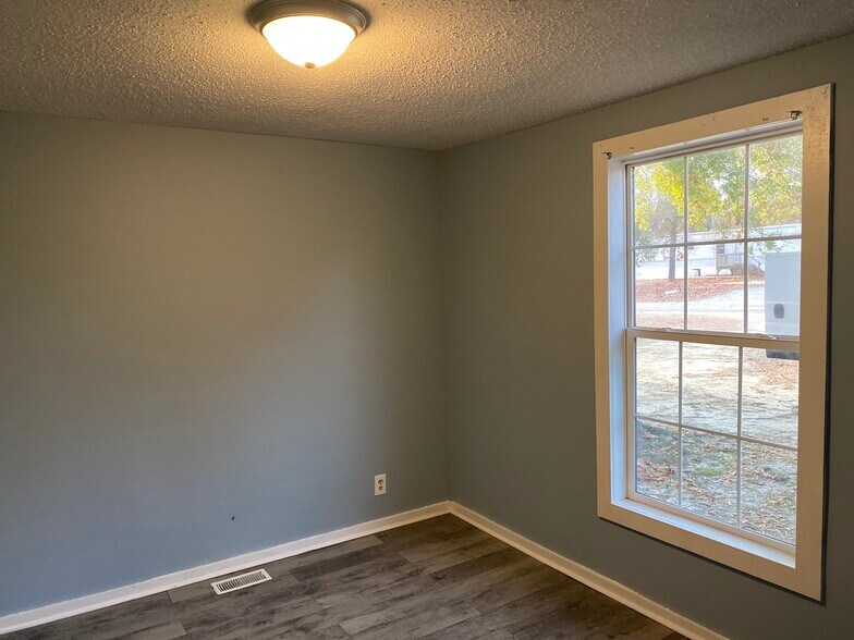 Building Photo - 1321 Davis St