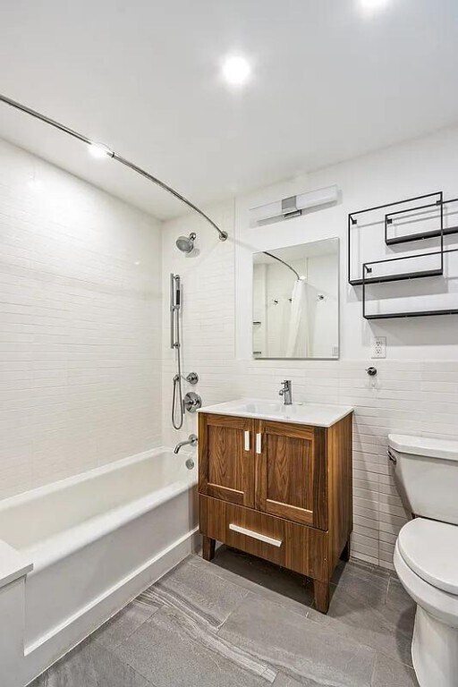 Building Photo - 176 Broadway