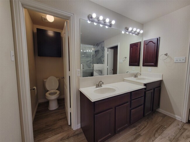 Building Photo - 9717 Sinclair St