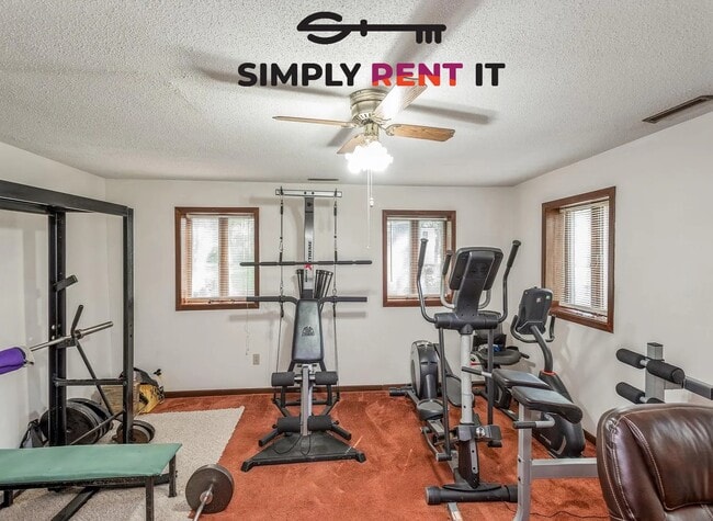 Building Photo - 3 Bedroom With 2 Car Garage, Outskirts of Ames, Available Now