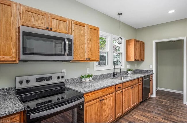 Building Photo - 2335 Greenway Ave NW